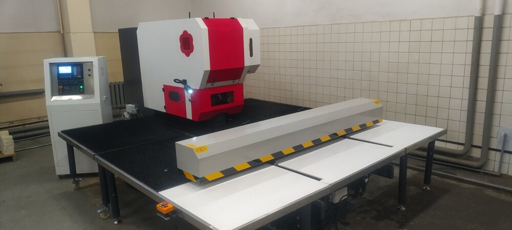 Координатно-пробивной пресс ZH1325 с ЧПУ