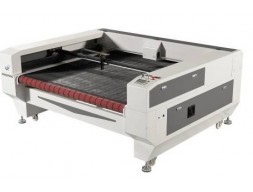 Лазерный гравер для раскроя из рулона AQ-1812S